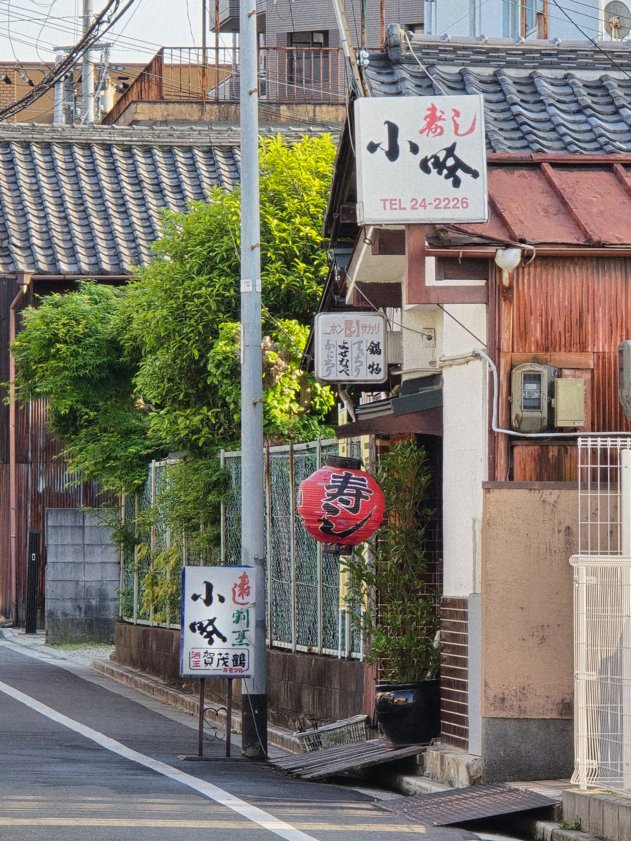 光と影、布の揺らぎ